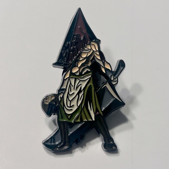 Silent Hill - Pyramid Head Pin 😶‍🌫️🔺✂️ - Picture 1 of 6